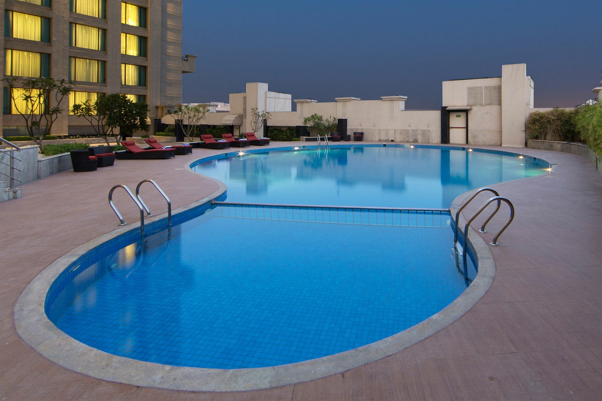 เวลคัมโฮเต็ล ดวากา - ไอทีซี โฮสเทล กรุ๊ป เดลี ภายนอก รูปภาพ Swimming pool at The Park, New Delhi
